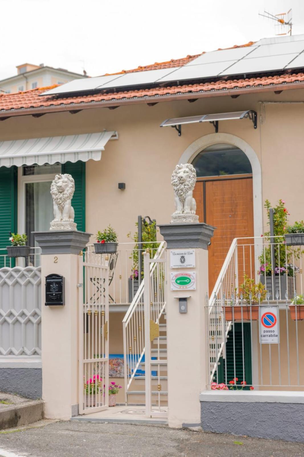 La Maison Du Lion La Spezia Bagian luar foto